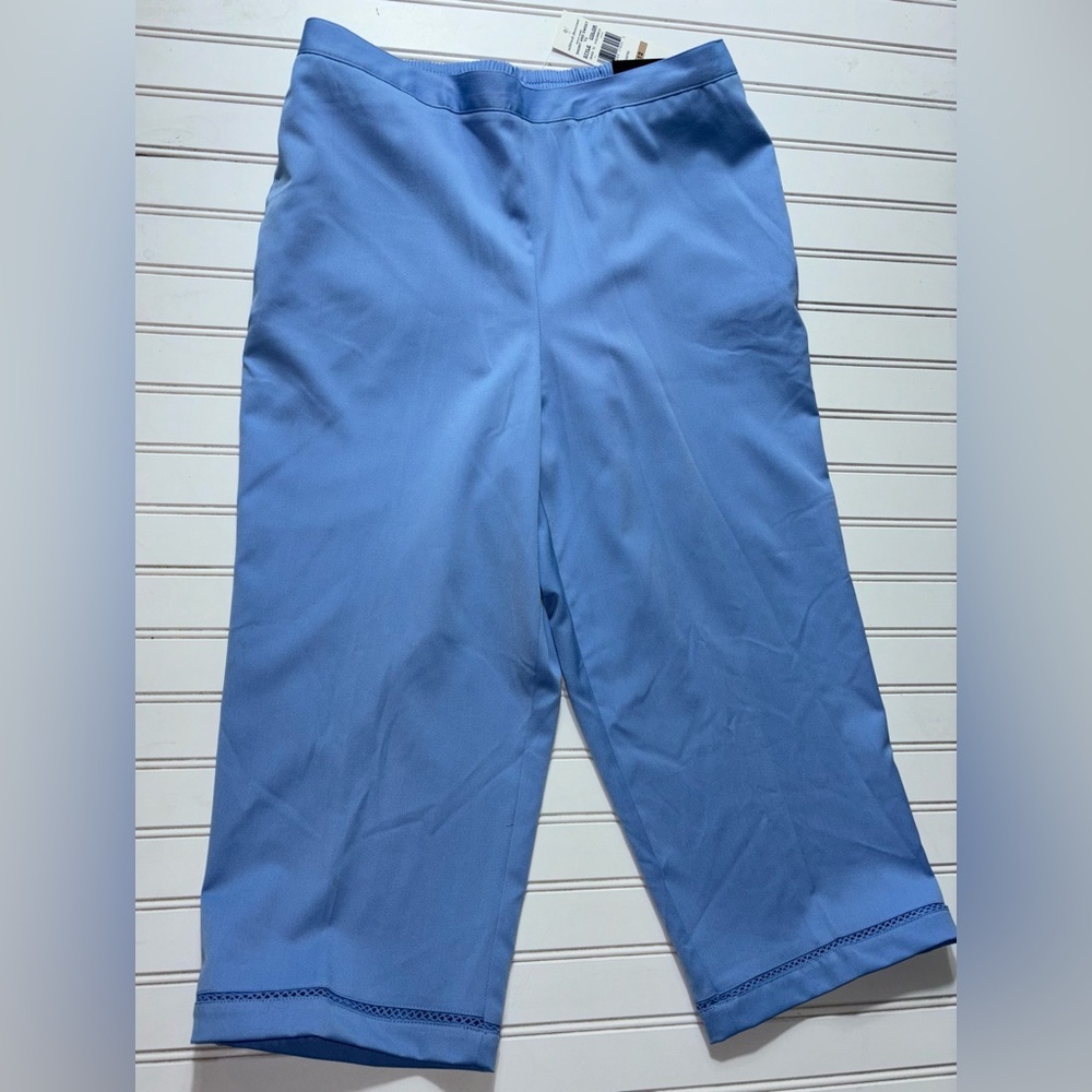 Alfred Dunner Classic Fit Capri in Cornflower Blue Women’s Size 12 New